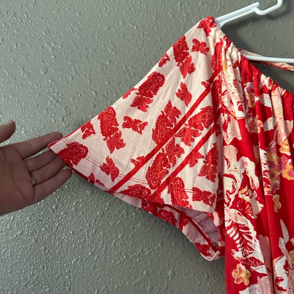 Free People Baja Babe Red Floral Print Tie Back Cold Shoulder Tee Size XS NWT - Picture 3 of 11